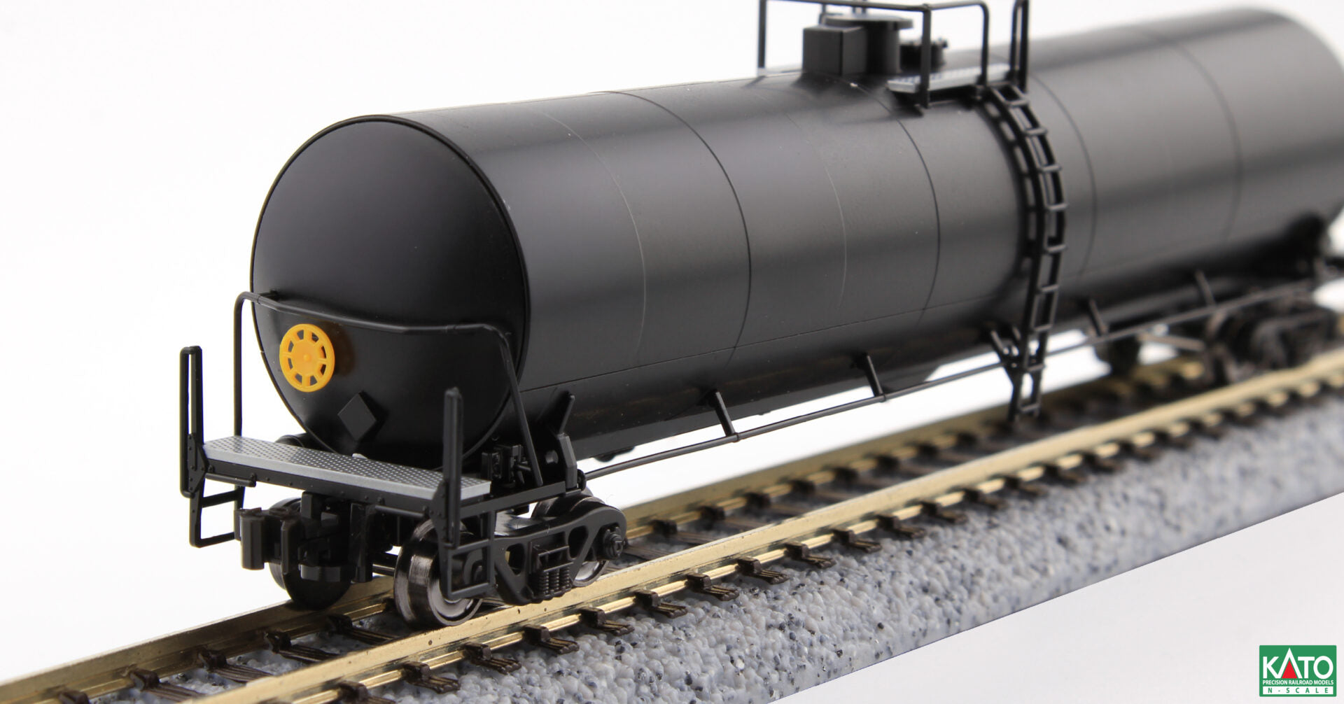 Kato N Scale Greenbrier 30,500 Gallon DOT-117 Tank Car 8-Car Set B GBRX - KAT1064802 | Fusion Scale Hobbies