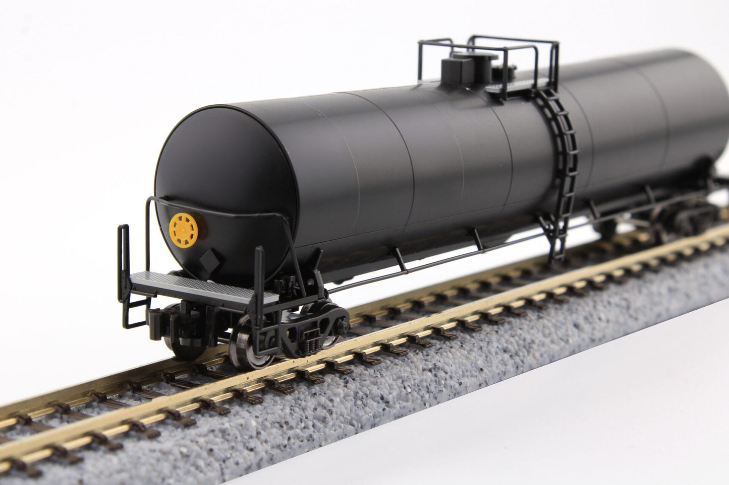 Kato N Scale Greenbrier 30,500 Gallon DOT-117 Tank Car 8-Car Set A GBRX - KAT1064801 | Fusion Scale Hobbies